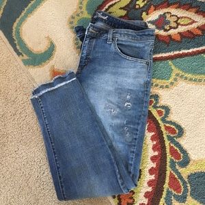 Universal thread mid rise crop